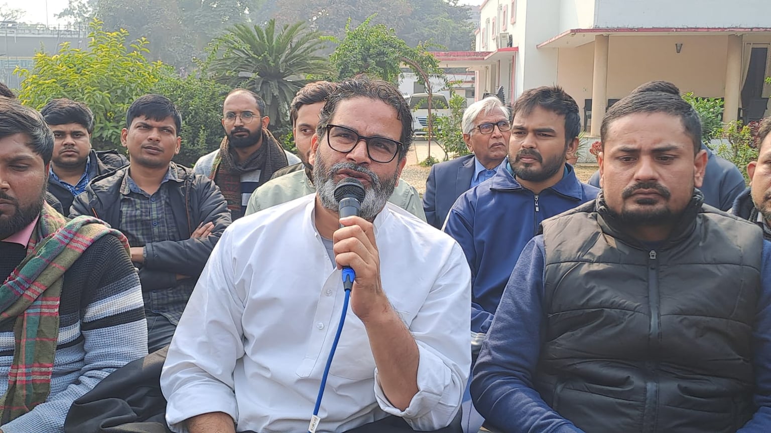 Bihar Politisc:प्रशांत किशोर के अनशन को लेकर राज्यपाल ने की पहल, आज अभ्यर्थियों का डेलिगेशन से बात करेंगे महामहिम