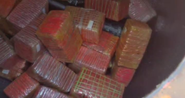 Bihar News:अवैध नशे के खिलाफ मोतिहारी पुलिस की बड़ी कार्रवाई, पेट्रोलियम टैंकर से एक करोड़ का गांजा किया बरामद, तीन गिरफ्तार