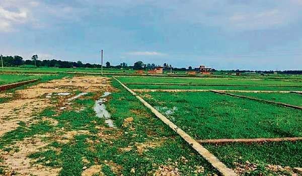 रांची के नगड़ी में जमीन की घेराबंदी को लेकर हंगामा, सीआरपीएफ जवानों व ग्रामीणों के बीच झड़प