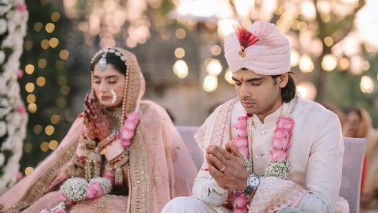 ओलंपिक गोल्ड मेडल विजेता नीरज चोपड़ा शादी के बंधन में बंधे, जानिए किसके साथ लिए सात फेरे