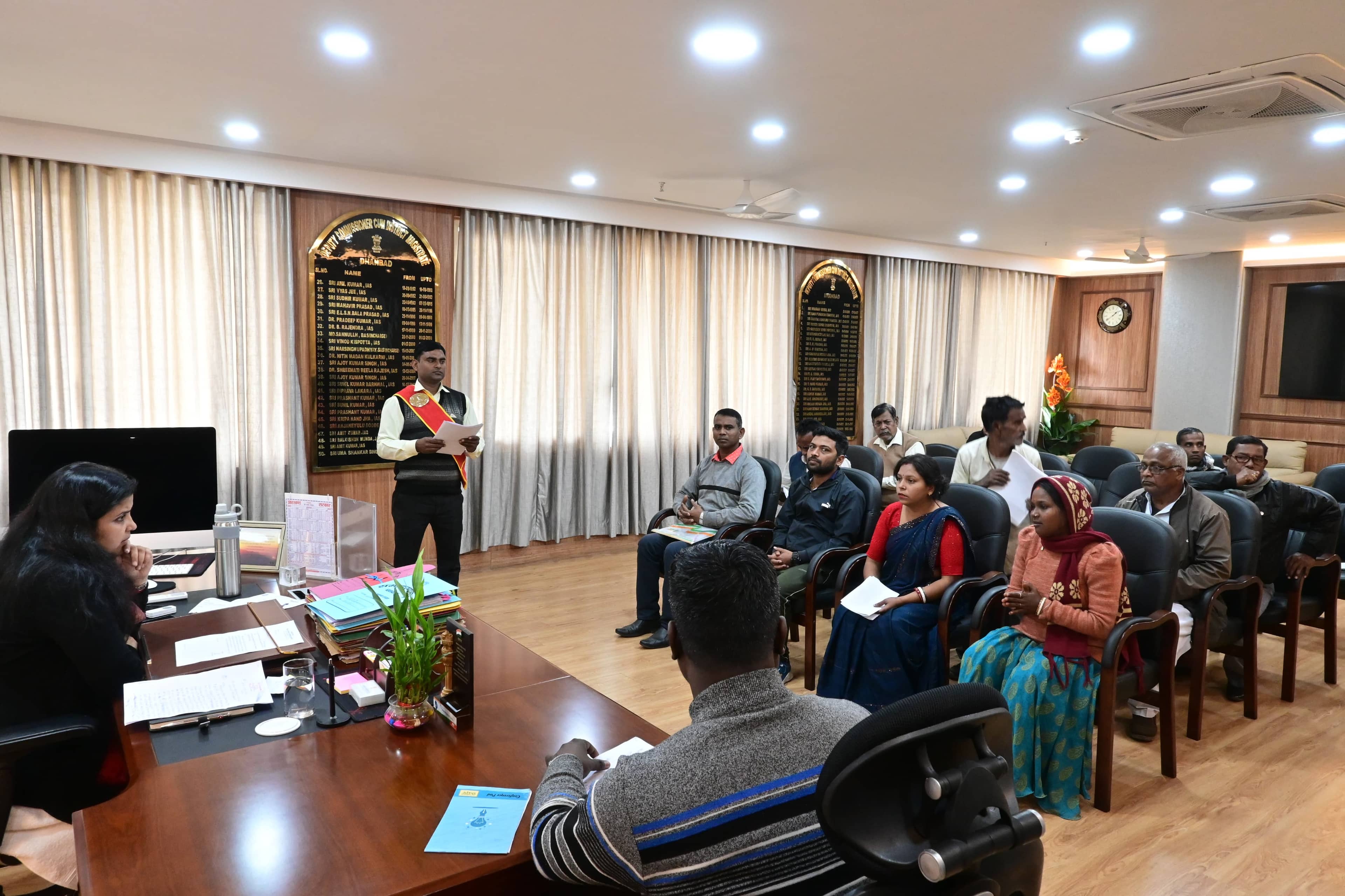 धनबाद: सेविका ने जब उपायुक्त से सीडीपीओ की शिकायत की तो डीसी ने क्या कार्रवाई की, पढ़िए डिटेल्स में