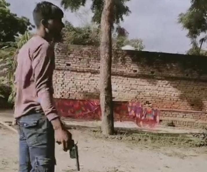 हथियार के साथ रील बनाना युवक को पड़ा भारी, वीडियो वायरल होते ही पहुंचा सलाखों के पीछे, पढ़ें पूरा मामला