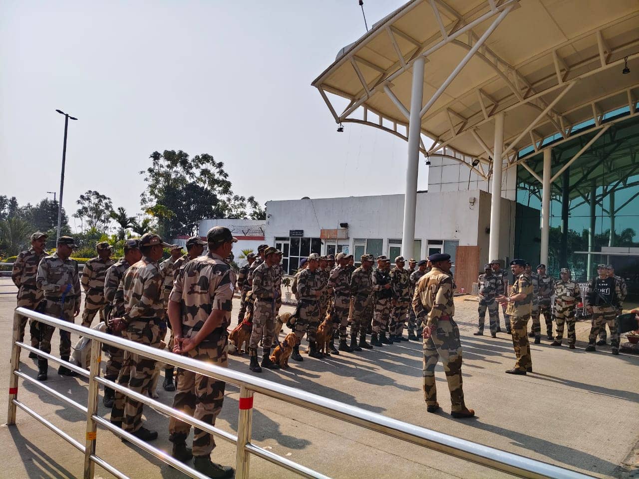 26 जनवरी को लेकर जिला पुलिस मुख्यालय अलर्ट, बिरसा मुंडा एयरपोर्ट पर चलाया गया विशेष चेकिंग अभियान