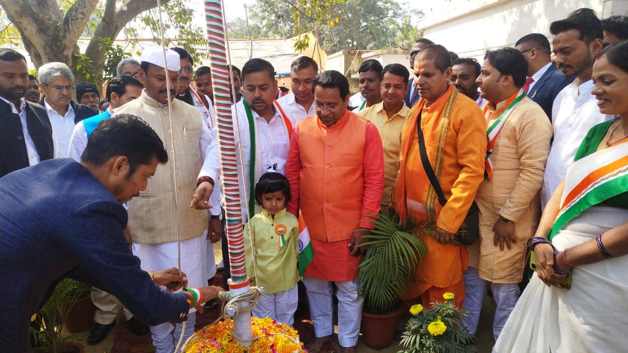 जमशेदपुर:गणतंत्र दिवस के जश्न में डूबी लौहनगरी, सिदगोड़ा सुर्य मंदिर प्रांगण में पूर्व सीएम रघुवर दास ने भी फहराया तिरंगा, पढ़ें क्या कहा