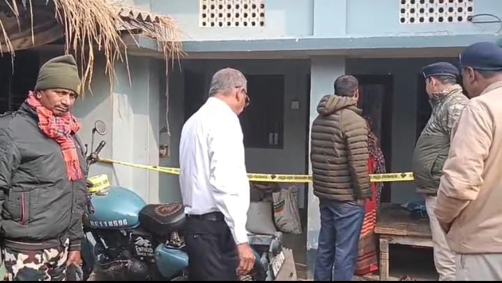 Crime News: डकैती का विरोध करना बुजुर्ग दंपति को पड़ा भारी, अपराधियो की गोलीबारी में महिला की मौत, एक की हालत गंभीर घायल, पढ़ें पूरा मामला