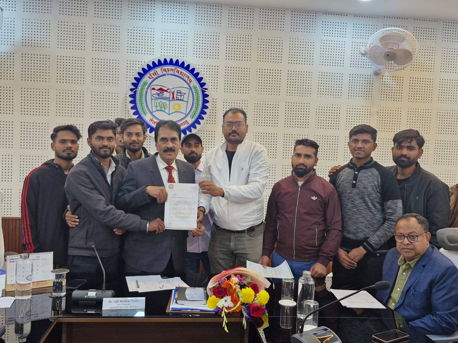 रांची विश्वविद्यालय का नाम बदलने की उठी मांग, अबुआ अधिकार मंच ने सौंपा पत्र