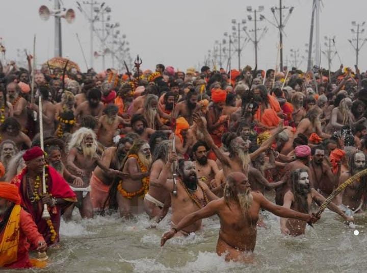 महाकुंभ में स्नान ध्यान के पीछे क्या है मान्यता ? बुजुर्गों से ज्यादा युवाओं में क्रेज, पढ़ें साधु संतों की इस पर क्या है राय
