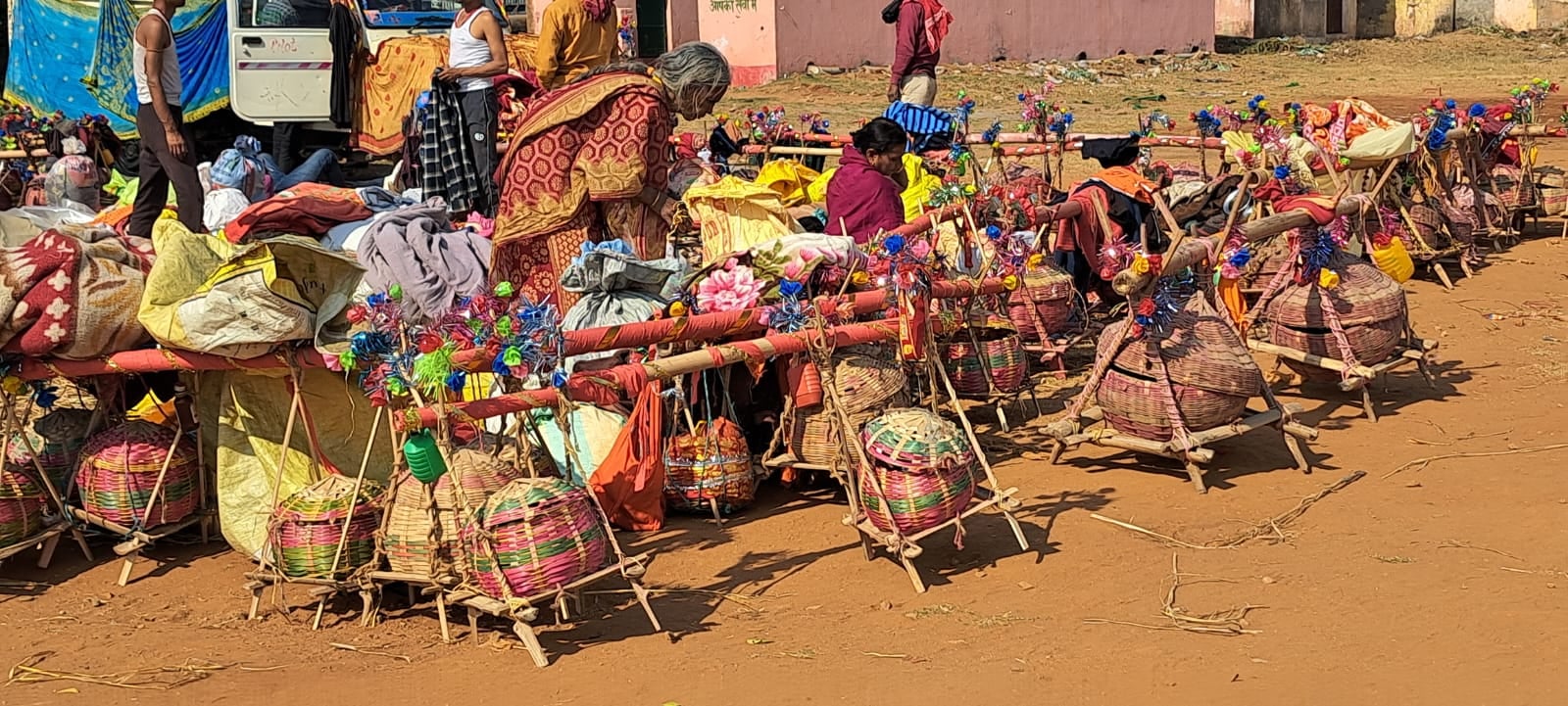 बसंत पंचमी पर कभी खचाखच भरी रहती थी मिथिलांचल वासियों से देवघर, लेकिन इस वर्ष क्यों हुई इनकी संख्या कम, पढ़िए पूरी खबर