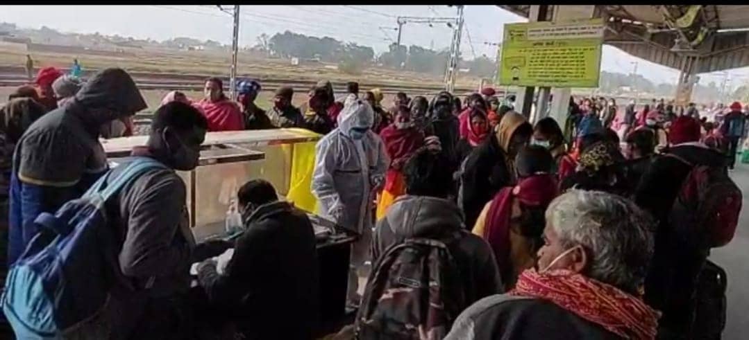 लोहरदगा रेलवे स्टेशन पर बाउंड्रीवाल फांद कर भाग रहे यात्री, कोरोना जांच टीम फेल