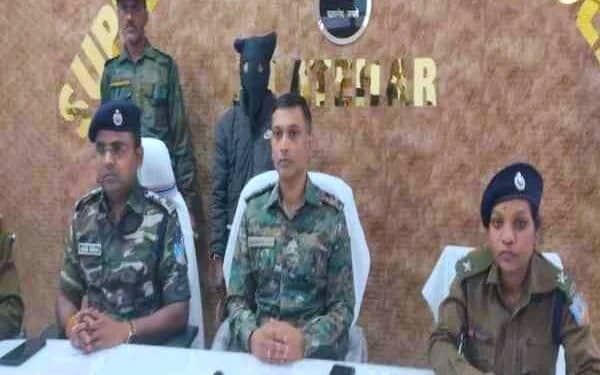 लातेहार पुलिस को बड़ी सफलता, कुख्यात उग्रवादी राजेश सिंह गिरफ्तार, हथियार बरामद