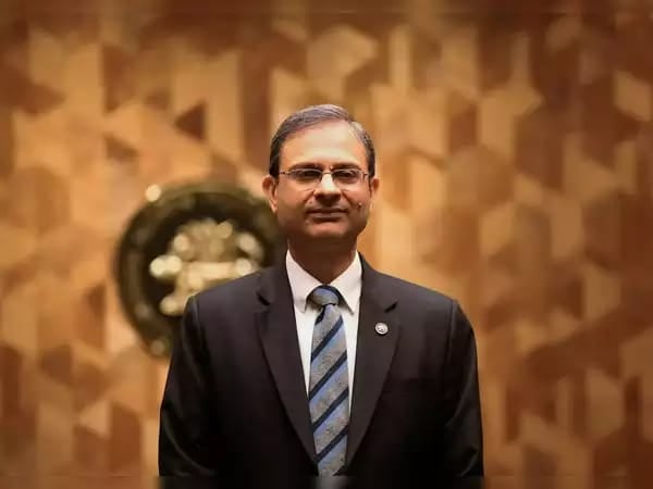 केंद्र सरकार के बाद अब RBI ने मध्यम वर्ग को दी बड़ी राहत, रेपो रेट में की कटौती, जानिए