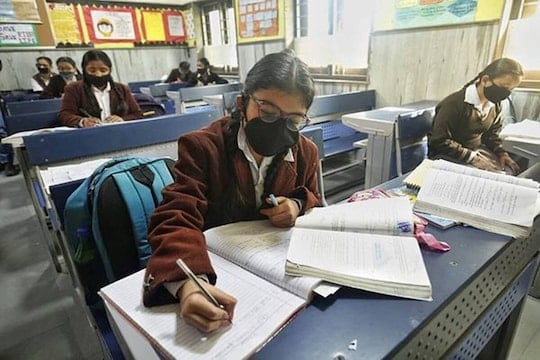 गरीब बच्चे भी इंग्लिश पढ़ेंगे, तैयार हो रहे 80 मॉडल स्कूल