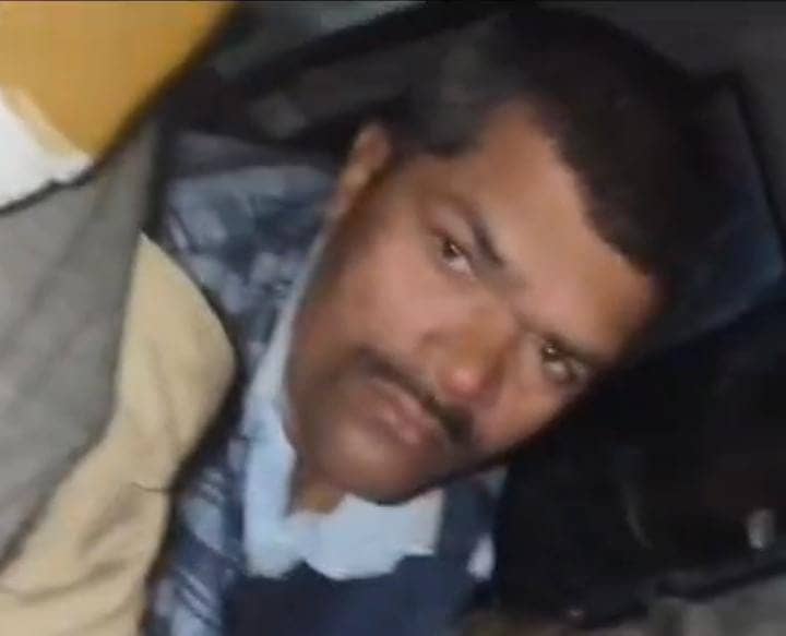 शर्मनाक ! रसोईया के साथ गूलू-गूलू कर रहे थे प्रधानाध्यापक, ग्रामीणों ने पकड़ा, तो हो गया ये हश्र