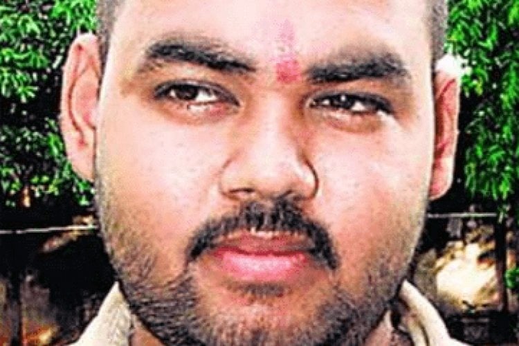 Dhanbad : सुरेश सिंह हत्याकांड में फरार आरोपी शशि सिंह की खोज में एक बार फिर क्यों रेस हुई पुलिस, पढ़िए विस्तार से !
