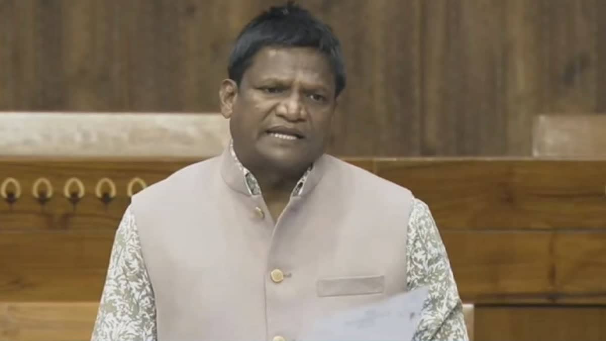 Dhanbad : आउटसोर्सिंग कंपनी के मैनेजर को धमकी मामले में सांसद ढुल्लू महतो कोर्ट से बरी