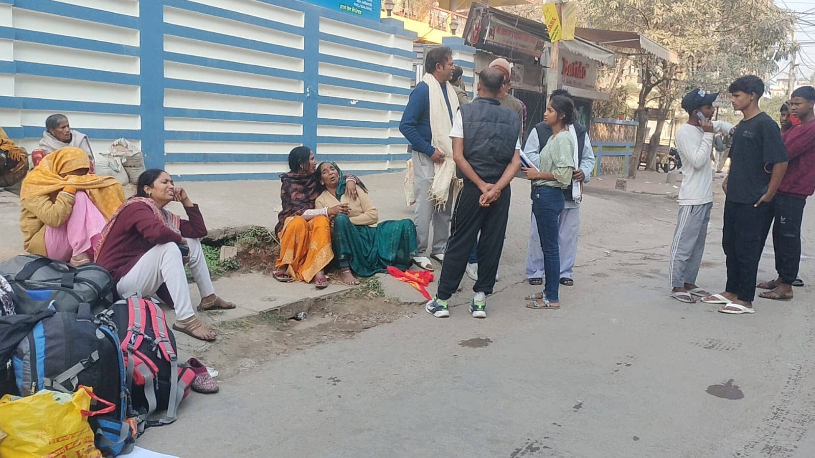 यूट्यूब के भरोसे बिहार की स्वास्थ्य व्यवस्था, डॉक्टर की गैर मौजूदगी में नर्स और कंपाउंडर ने ली युवक की जान! पढ़ें फिर परिजनों ने क्या कहा