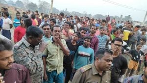 Dhanbad: प्यार करने वालों ने अपनी रासलीला के लिए सरकारी भवन को चुना तो पढ़िए कैसे हुआ हंगामा