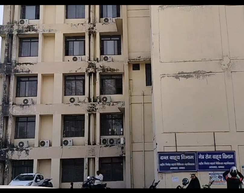 Dhanbad : गर्मी ने जब दस्तक दिया तो मेडिकल कॉलेज अस्पताल में कैसे हुआ बड़ी चोरी का खुलासा, पढ़िए