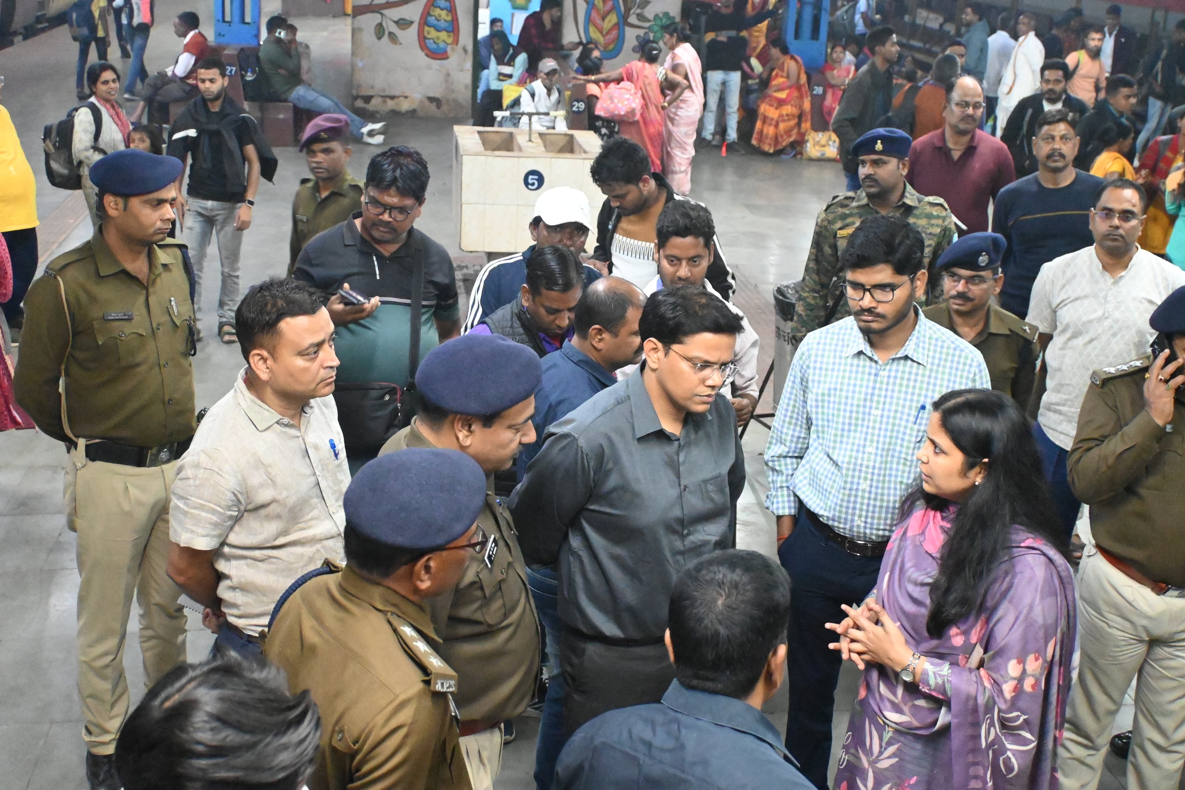कुंभ यात्रा का साइड इफ़ेक्ट: नियमित ट्रेनों के यात्री क्यों करा रहे टिकट रद्द, पढ़िए विस्तार से