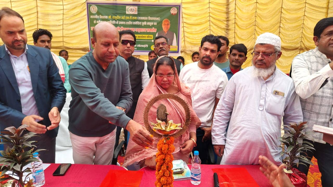 साहिबगंज:एमटी राजा ने किया कृषि संकुल के बीच 1.20 करोड़ के परिसंपत्ति का वितरण,कहा- झारखंड सरकार का उद्देश्य सशक्त हो महिलाएं