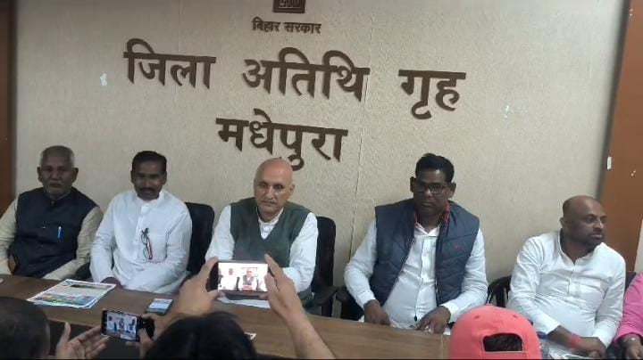 Bihar Politisc:पूर्व शिक्षा मंत्री के बिगड़े बोल, हिंदू धर्म पर दिया विवादित, पढ़ें क्या कहा