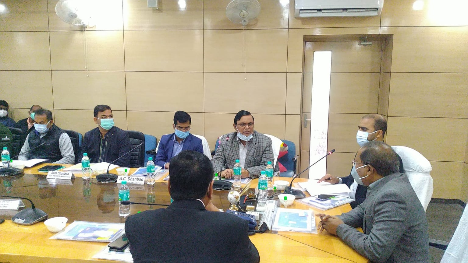 भूमिगत आग से खतरनाक हुए क्षेत्र के लोग जल्द किये जाए शिफ्ट -आयुक्त