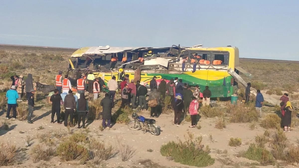 बोलिविया में बड़ा सड़क हादसा, 37 यात्रियों की मौत, जानिए कैसे हुआ यह हादसा