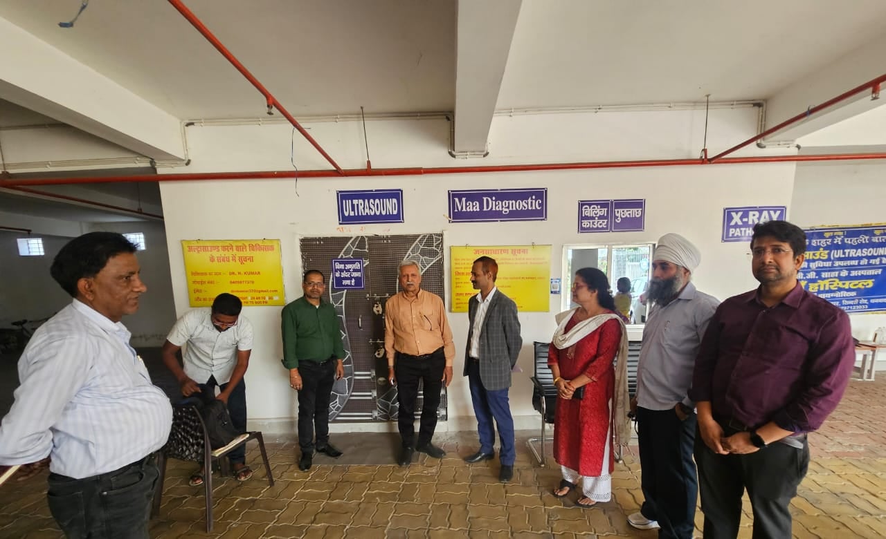 Dhanbad: टीम जब निरीक्षण को बलियापुर पहुंची तो अनाड़ी कर रहा था अल्ट्रासाउंड, पढ़िए फिर क्या हुआ !