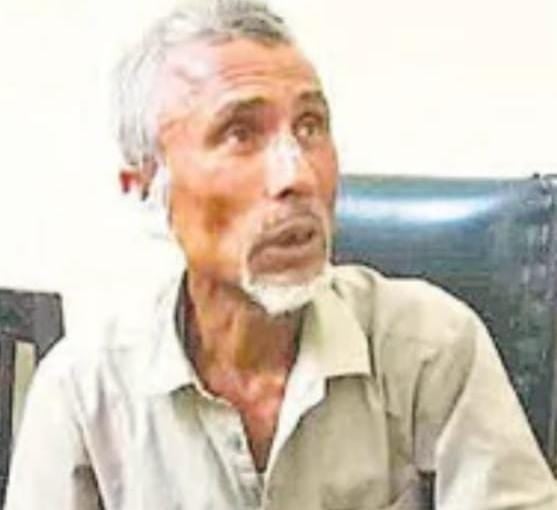 नाबालिग के साथ अधेड़ कर रहा था गलत करने का प्रयास, लोगों ने पहले जमकर कूटा, फिर किया पुलिस के हवाले, जानें कहां का है पूरा मामला