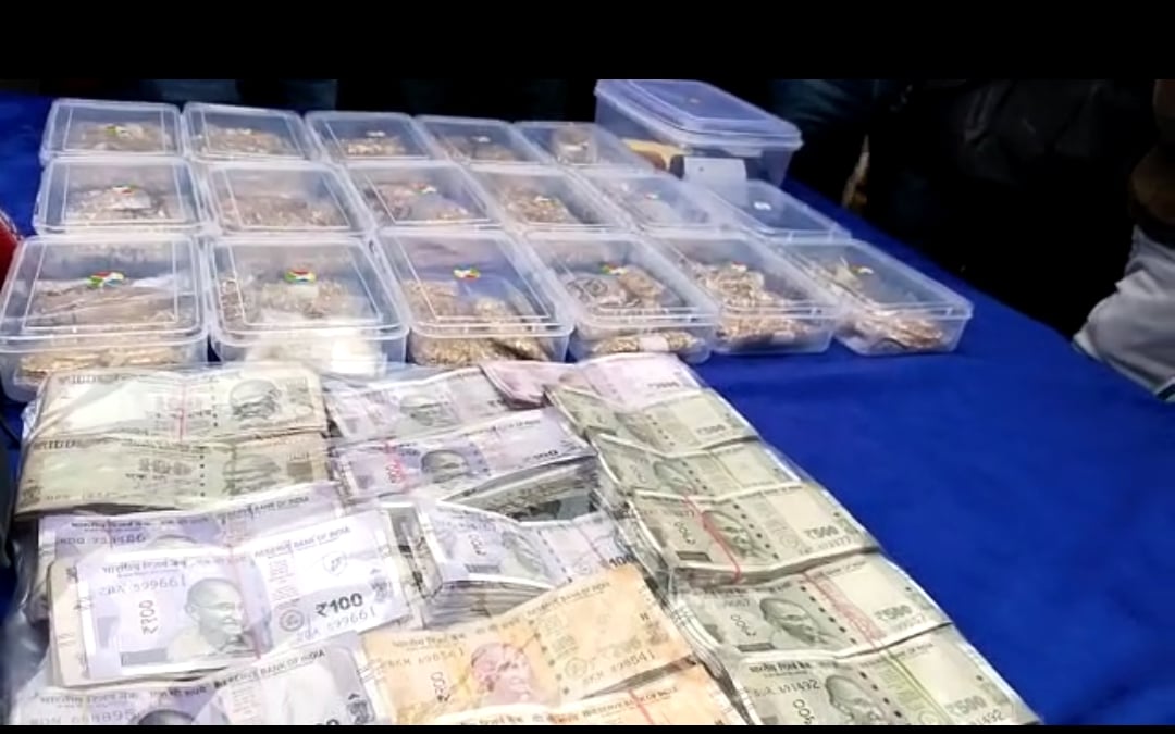 बिहार : सोना लूट मामले में पुलिस को मिली बड़ी सफलता, 9 किलो सोना और चार लाख कैश के साथ 5 अपराधी धराए