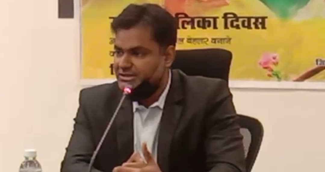 राष्ट्रीय बालिका दिवस के अवसर पर जिला प्रशासन ने बालिका सम्मान समारोह आयोजित कर 10वीं एवं 12वीं के जिला तथा प्रखंड टॉपर बालिकाओं को किया सम्मानित