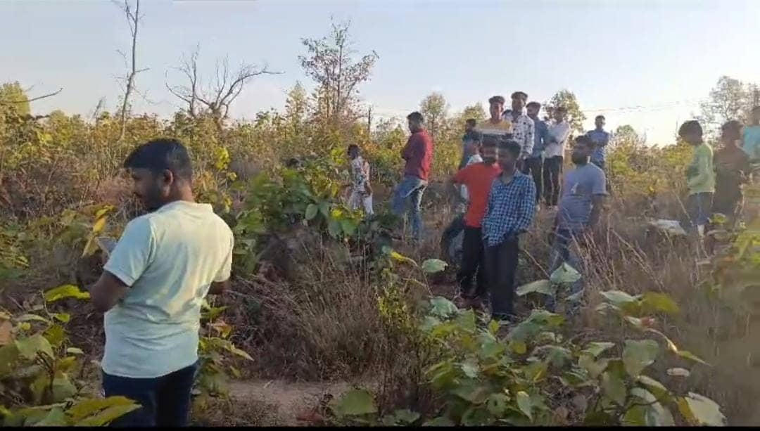 गिरिडीह: मधनिया गांव में अज्ञात व्यक्ति का शव मिलने से सनसनी, जांच में जुटी पुलिस