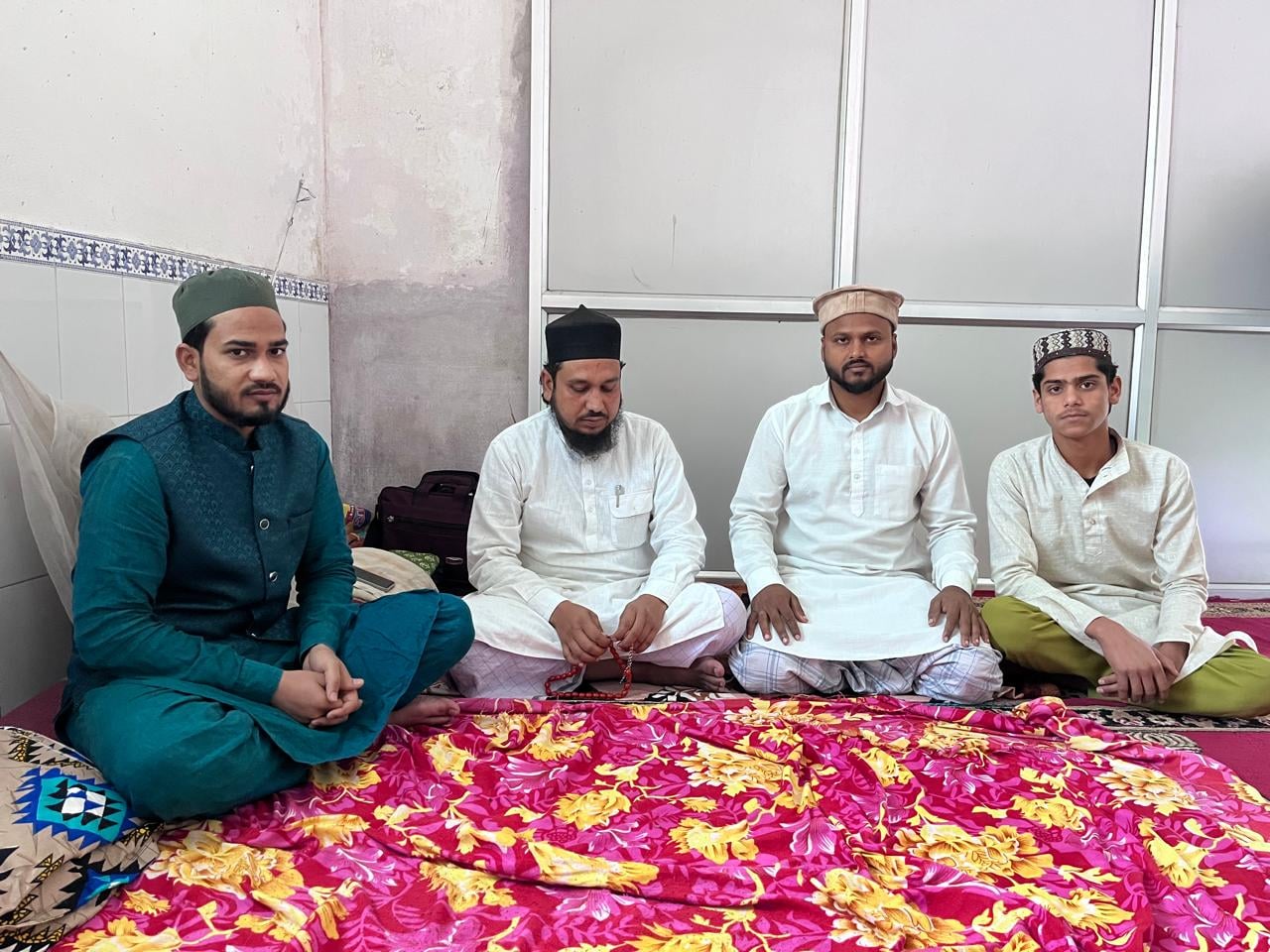 रमजान के तीसरे अशरे की शाम से इत्तेकाफ़ में बैठे लोग, ईद का चांद देखने के बाद ही आएंगे बाहर: मौलाना अहमद अली खान