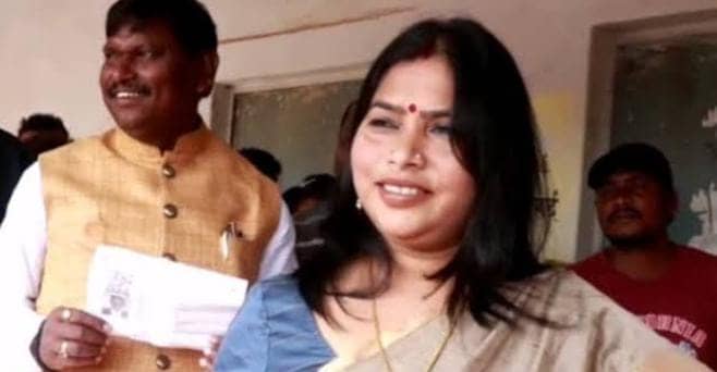 लोकसभा और विधानसभा में हार के बाद क्या कर रहा है कोल्हान का स्टार कपल अर्जुन मुंडा और मीरा मुंडा !