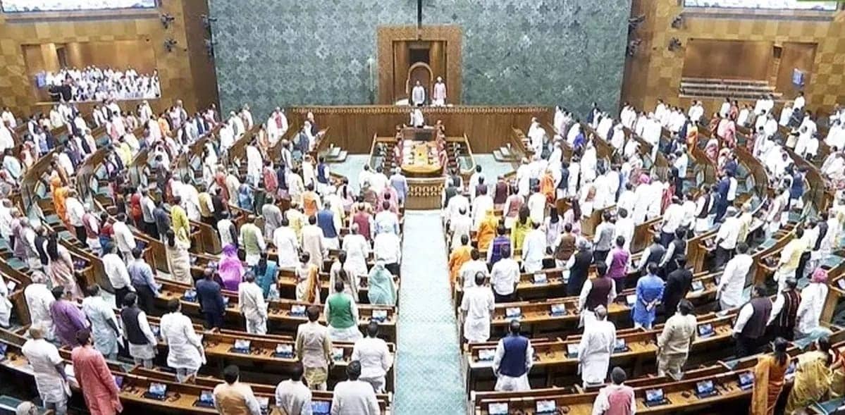 केंद्र सरकार ने सांसदों के वेतन और भत्ते बढ़ाए, पेंशन में भी की गई बढ़ोतरी, जानिए विस्तार से