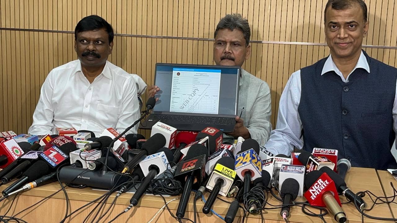 Bihar 12TH Result 2025: इंटरमीडिएट परीक्षा में बेटियों ने मारी बाजी, साइंस, आर्टट्स और कॉमर्स तीनों में लड़कियों ने किया टॉप