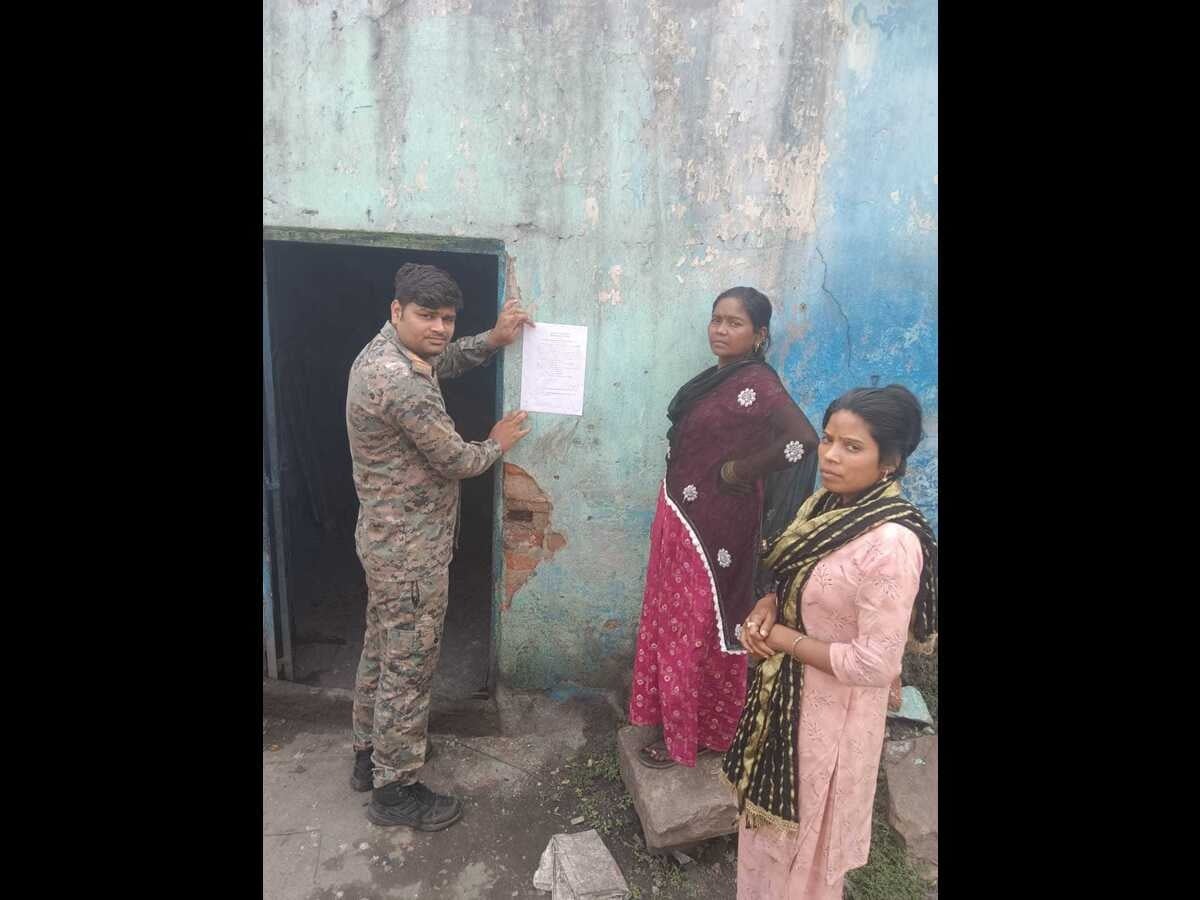 झरिया का बहुचर्चित धनंजय यादव हत्याकांड : पुलिस ने किन छह फरार आरोपियों के घर चिपकाये इश्तेहार, पढ़िए