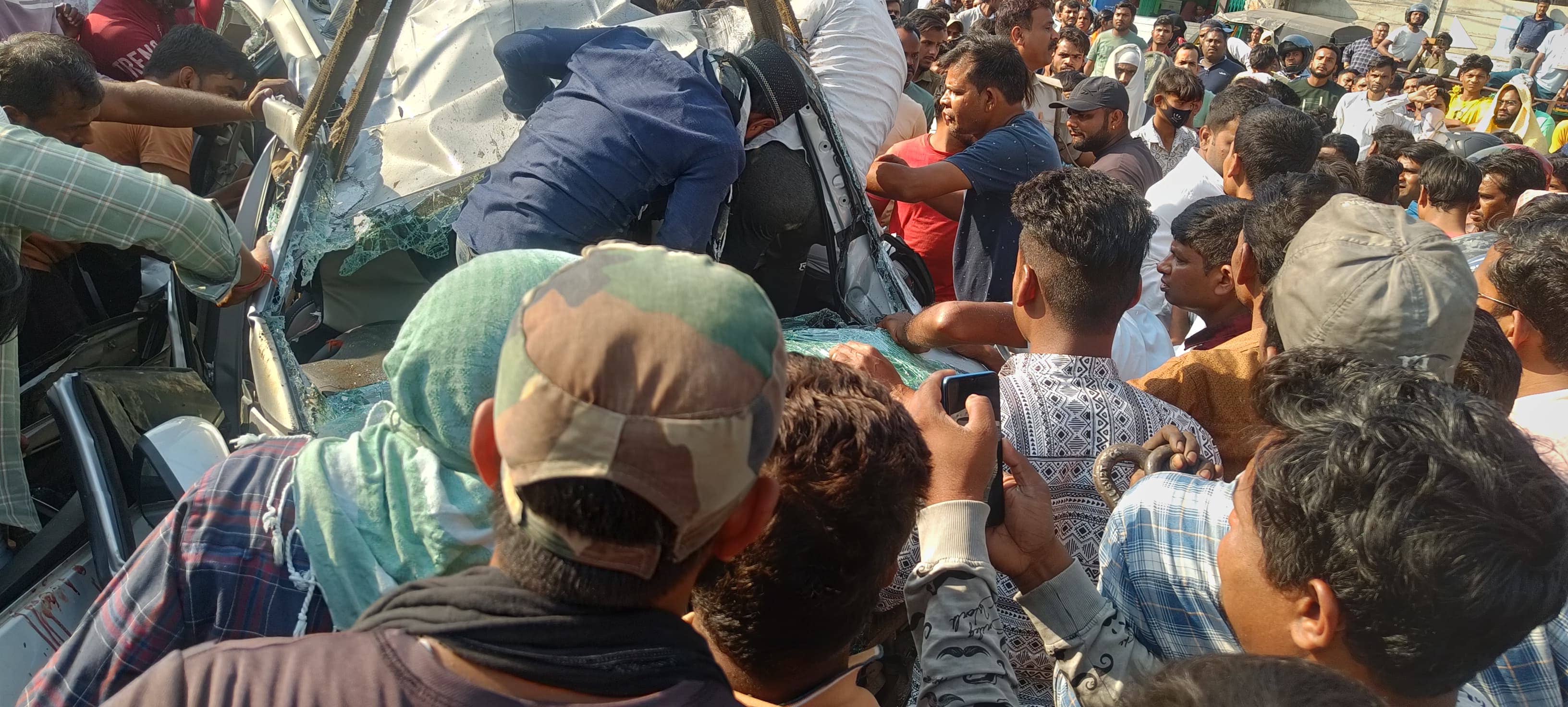 धनबाद के गोबिंदपुर में भीषण सड़क दुर्घटना, आपस में टकराये पांच वाहन में नौ लोग घायल