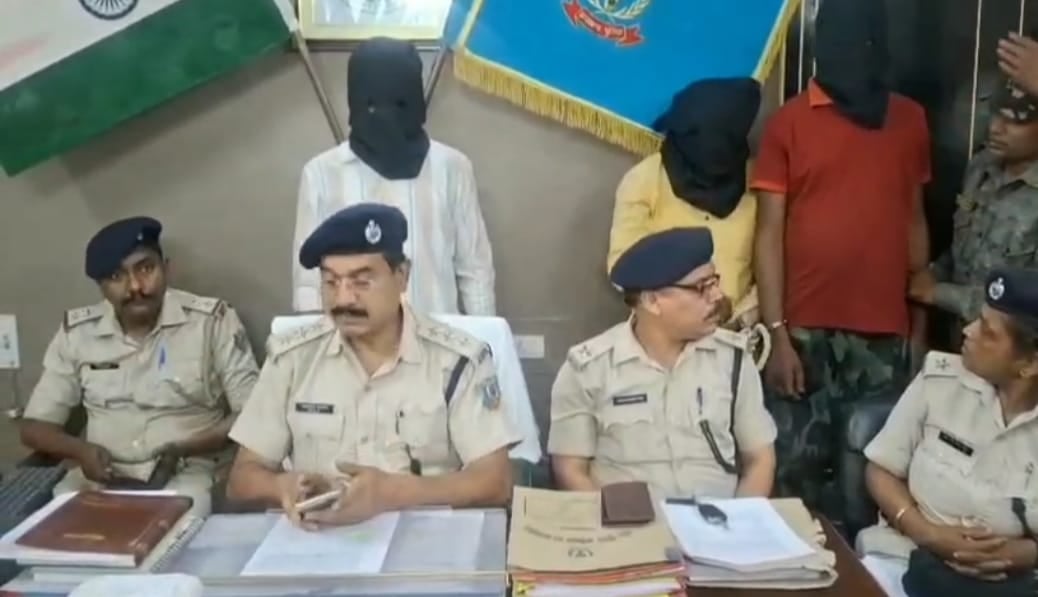 मेट्रो सिटीज से डायरेक्ट कांटेक्ट में है सेक्सटॉरशन और हनी ट्रैप करने वाले झारखंड के साइबर अपराधी, पढ़िए कैसे हुआ खुलासा !