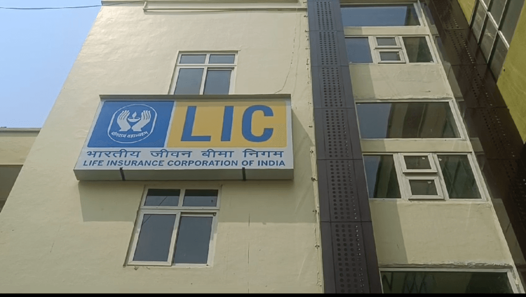 जमशेदपुर: बिस्टुपुर के एलआईसी ब्रांच में लाखों रुपए की चोरी, 55 लाख से अधिक गायब होने की आशंका, जांच में जुटी पुलिस