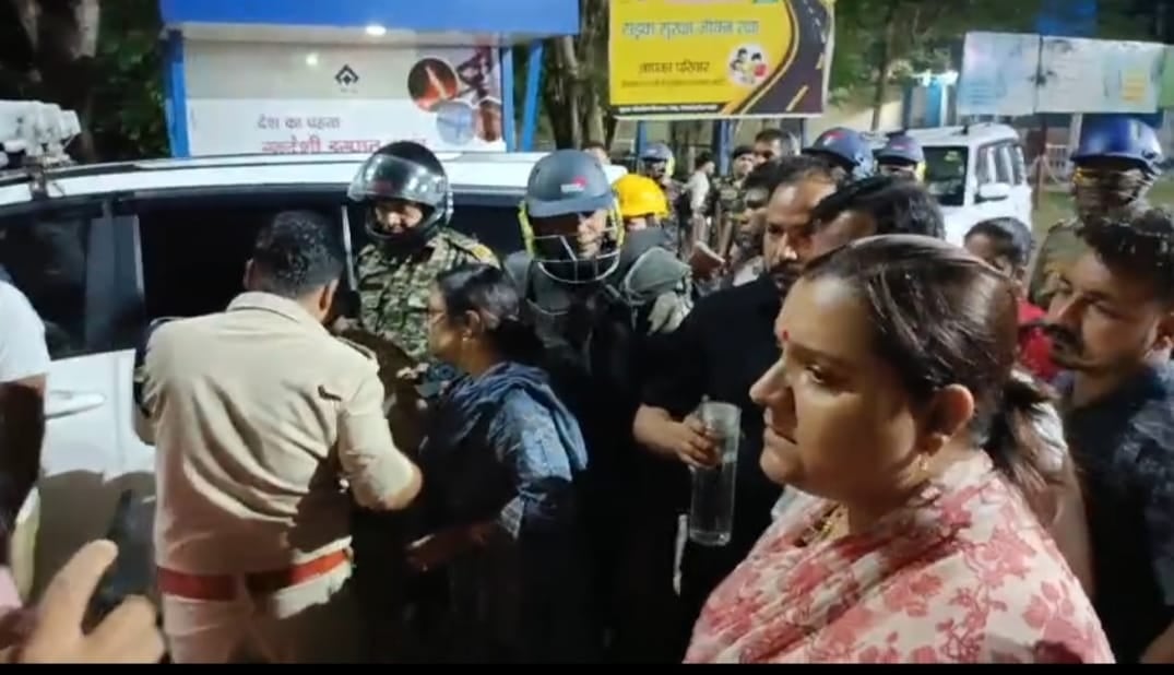 Bokaro Incident: कारखाने का गेट खुला,पटरी पर कैसे लौटने लगी जिंदगी, क्यों विधायक को लिया गया हिरासत में, पढ़िए