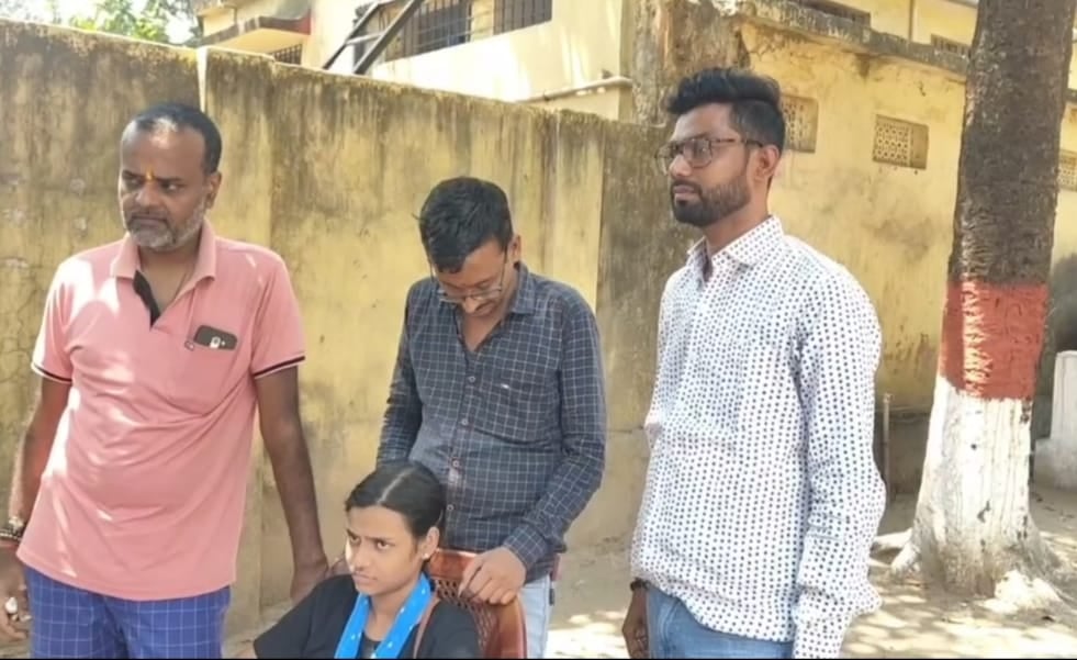 झारखंड सहित धनबाद के डॉक्टर इस बच्ची की बीमारी का क्यों नहीं खोज पा रहे इलाज,पढ़िए क्या कहते हैं पिता