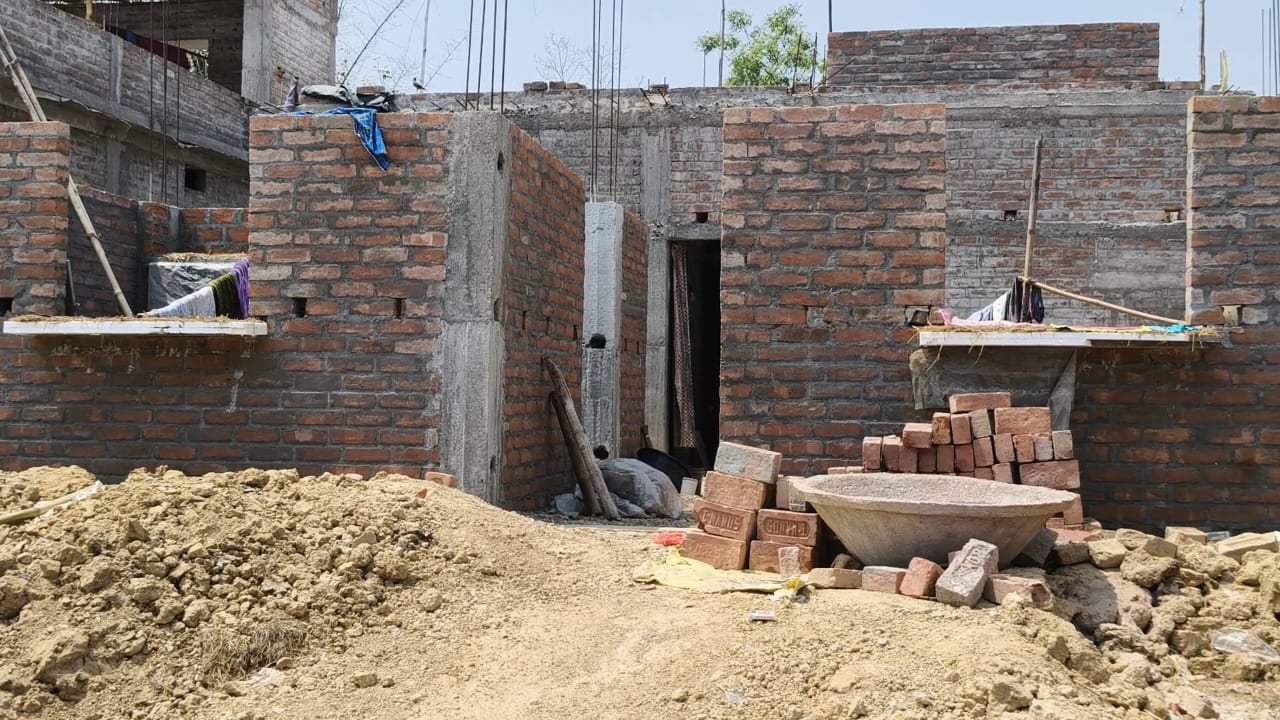 अबुआ आवास के नाम पर राजमहल में चल रहा लूट का खेल, सरकारी सिस्टम की रखवाली करने वाले अयोग्य लोगों को दिला रहे लाभ