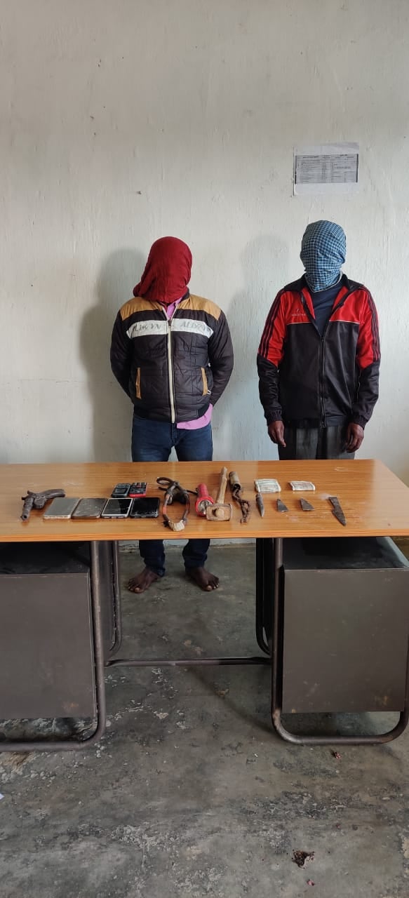 ट्रक चालक से मोबाइल और नगदी की लूट , भाग रहे अपराधियों को पुलिस ने दबोचा