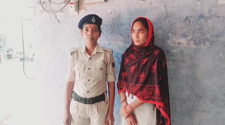 पति बाहर करता रहा मजदूरी, पत्नि दे बैठी पड़ोसी को दिल, प्यार में रोड़ा बन रहे देवर को गांजा तस्करी में फंसा कर भेज दिया जेल