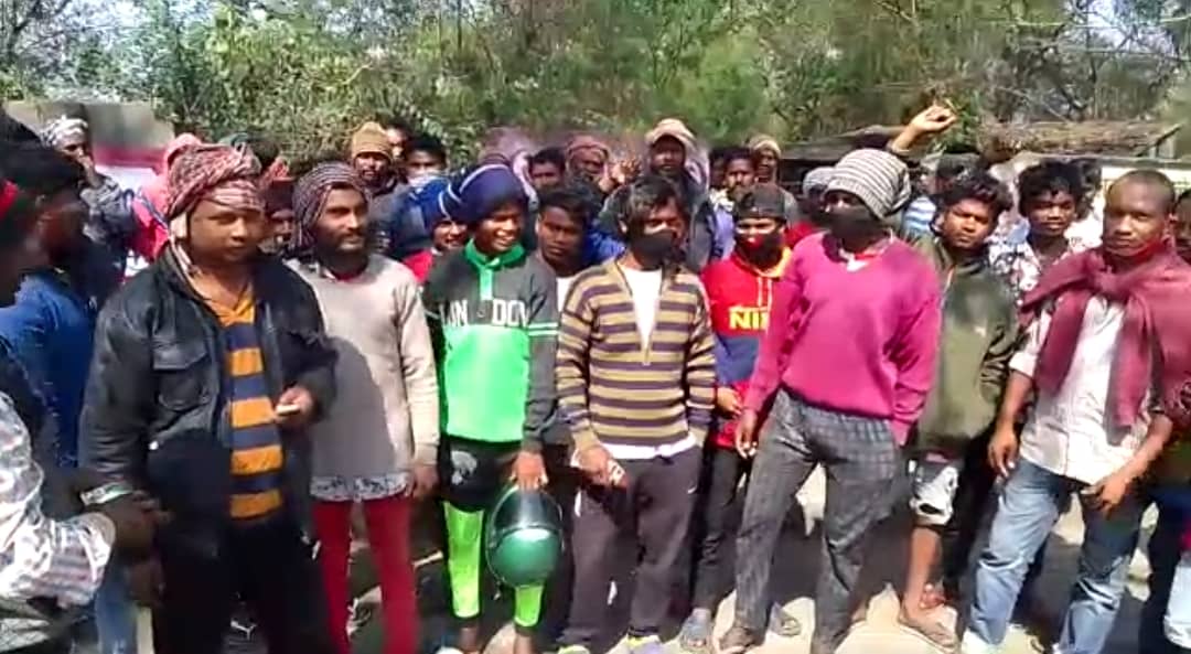 मजदूरी बढ़ाने की मांग को लेकर मजदूरों ने खोला मोर्चा, निर्माण कार्य पर असर