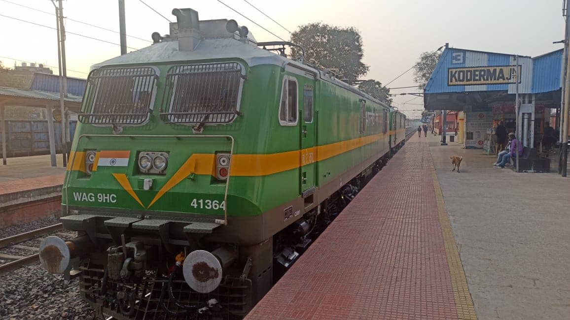 कोडरमा होकर गुजरने वाली 6 ट्रेन आज रद्द, कई के रूट में परिवर्तन