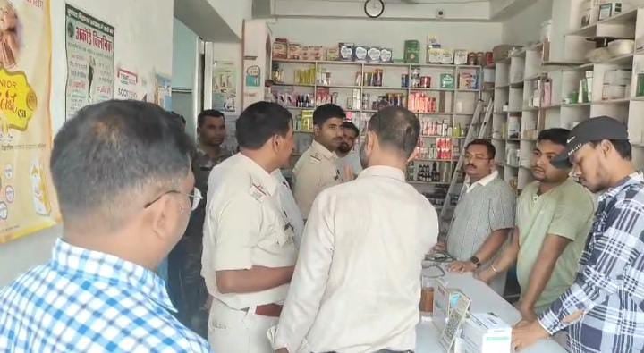 साहिबगंज के उधवा में गैर कानूनी ढंग से संचालित क्लिनिक पर बड़ी कार्रवाई, स्वास्थ्य विभाग ने छापेमारी में किया बड़ा खुलासा