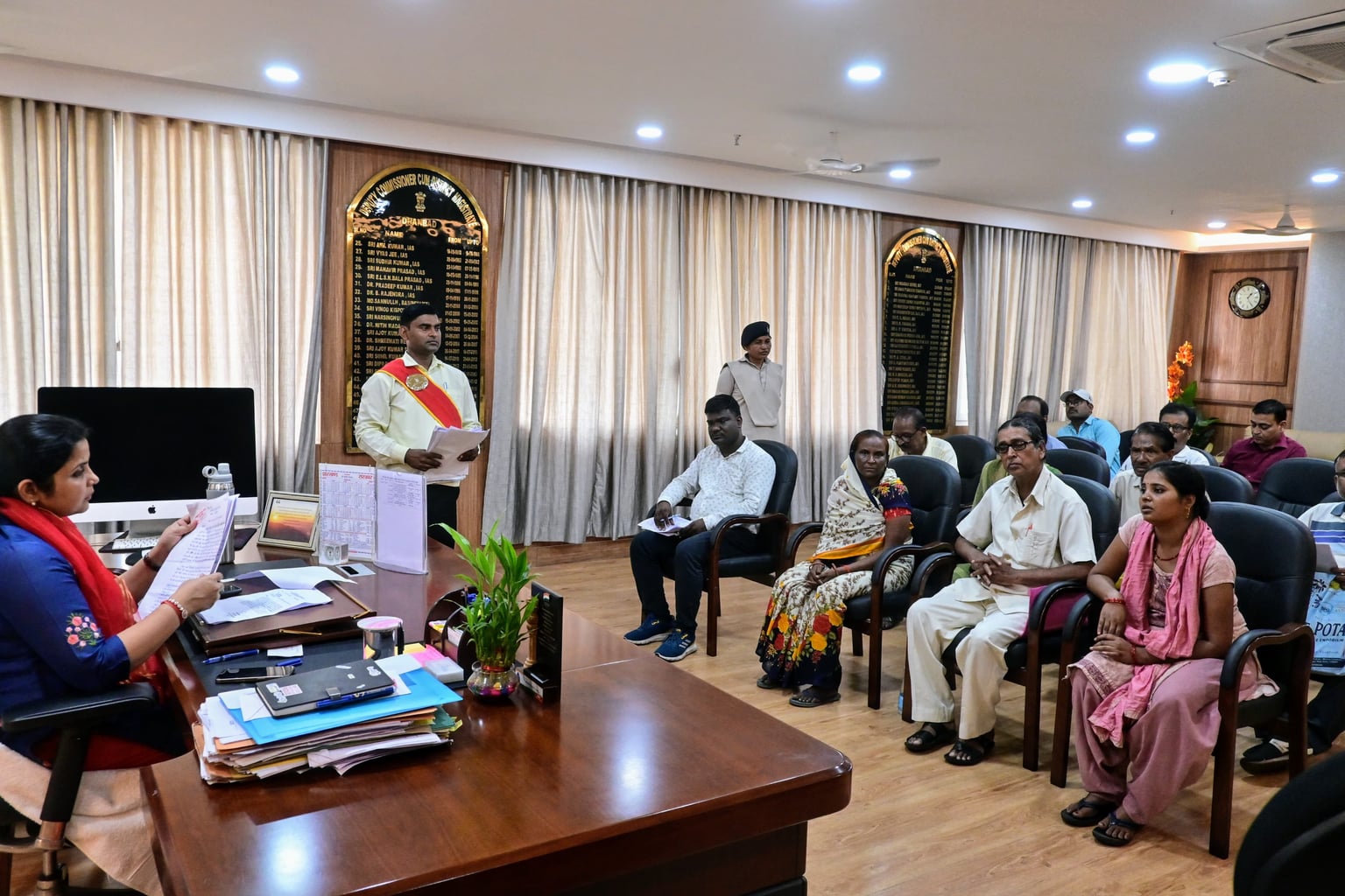 धनबाद के इस शिक्षक की पढ़िए करतूत, कैसे ठगी के लिए अपने छात्रों को ही बनाया मोहरा, फिर क्या हुआ