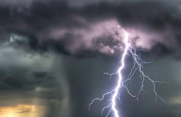 Weather Alert: झारखंड में 6 दिनों तक झमाझम बारिश,अगले 4 दिनों में 7 डिग्री गिरेगा पारा,वज्रपात का अलर्ट